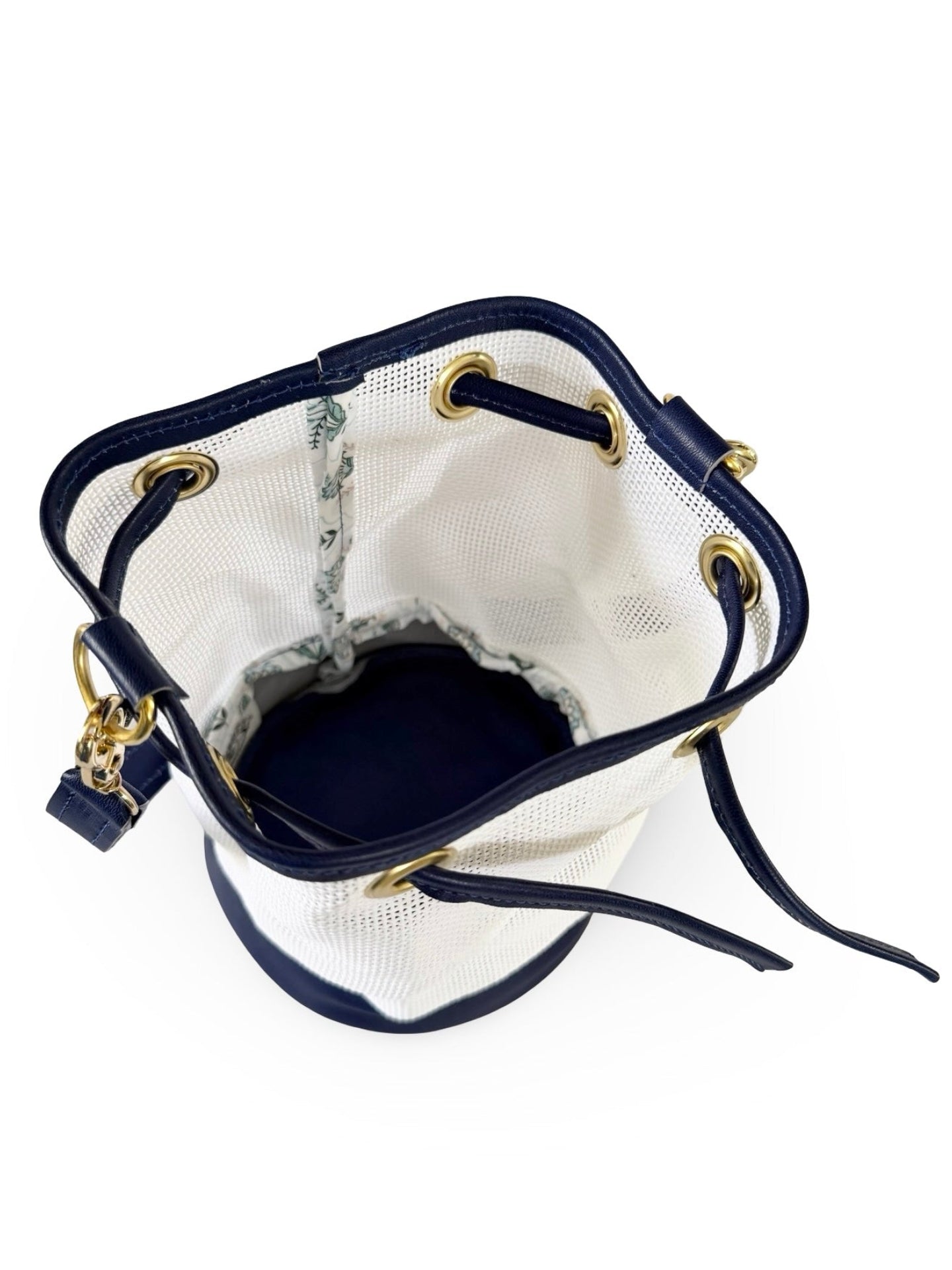 Mini Needlepoint Leather Bucket Bag Self Finishing